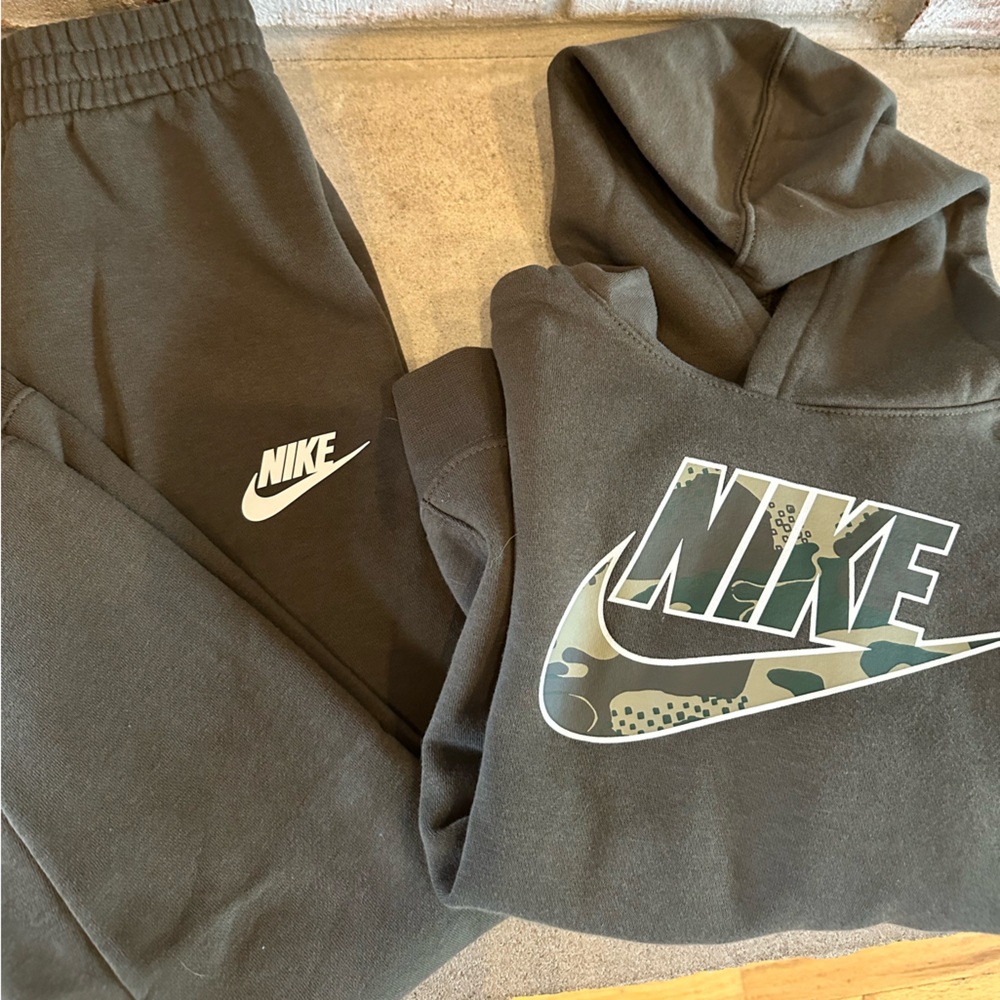 Nike Hoodie and Pant set. Size 7